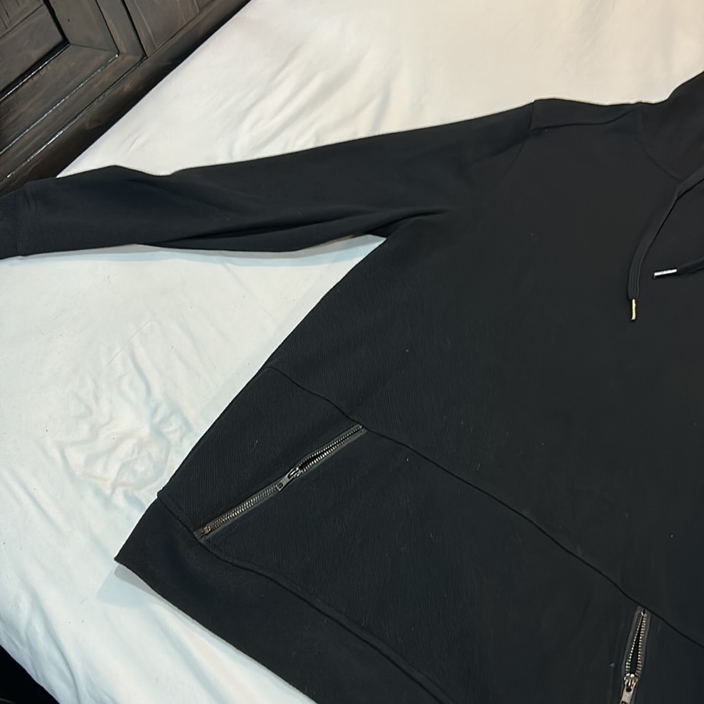 4 sweaters in bundle - Picture 4 of 10